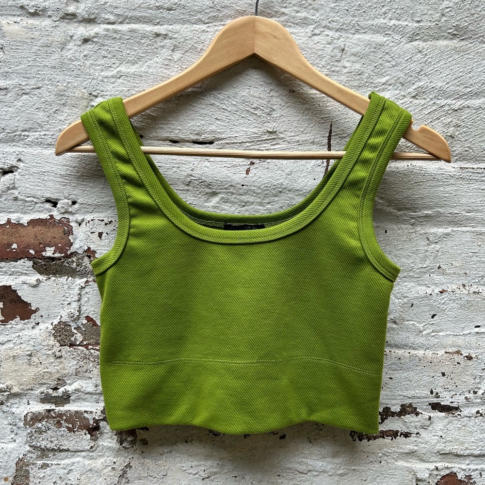 Women’s work out structured green crop top shirt size medium.